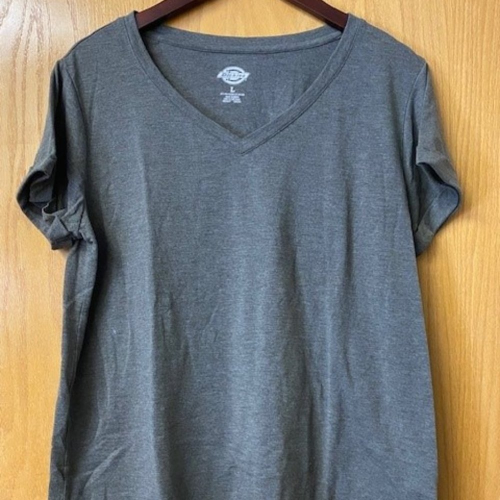 Dickie's Women's V-Neck Tee BUNDLE EUC - Picture 2 of 3